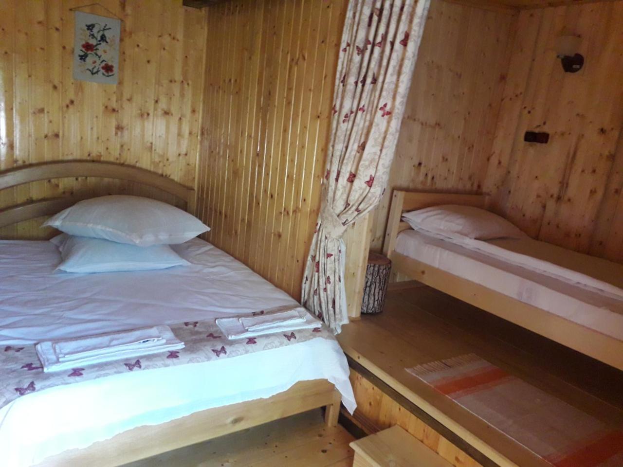 Casa Bunicii Hotel Costeşti Kültér fotó