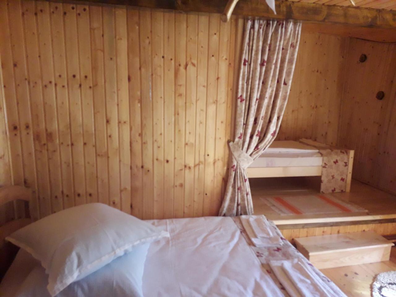 Casa Bunicii Hotel Costeşti Kültér fotó